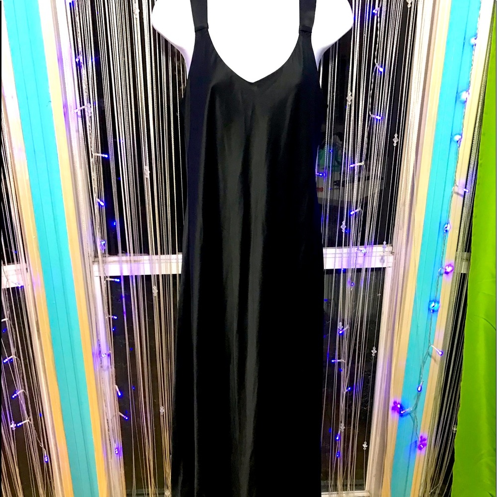 Cabernet long black silky sleepwear